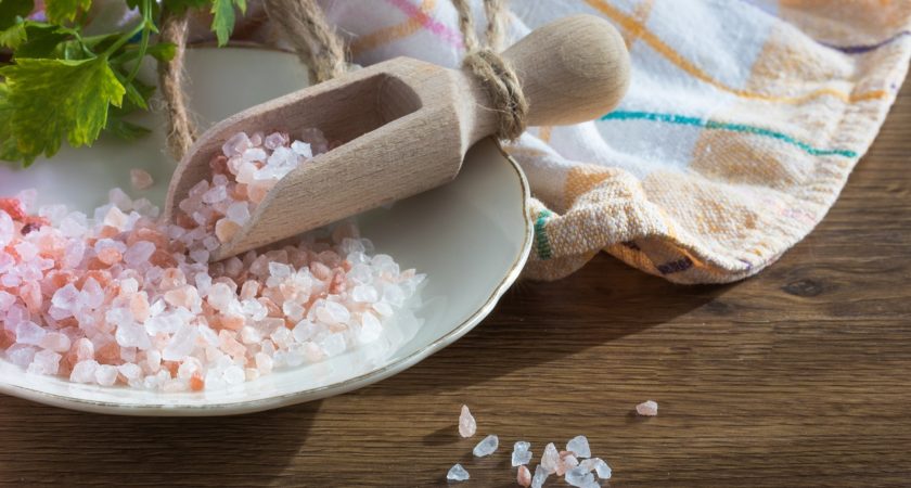 Sól himalajska – czy naprawdę jest lepsza od zwykłej soli?